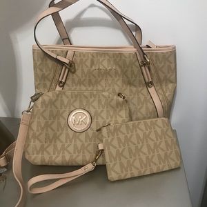 3 Piece Micheal Kors Purse Set